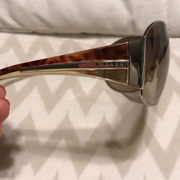 Prada sunglasses - Picture 3 of 7